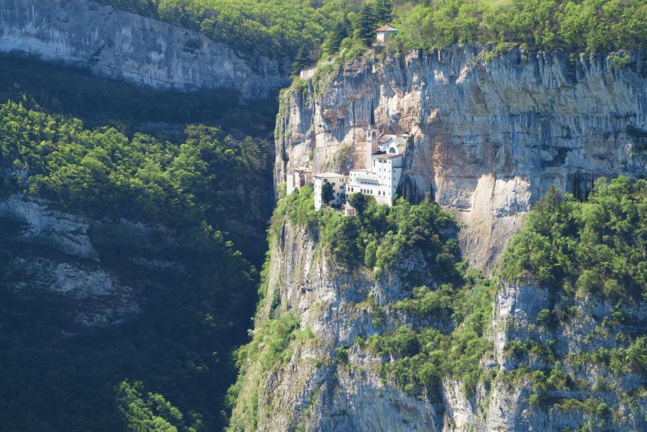 Hotel Stella Alpina Spiazzi Di Caprino 外观 照片