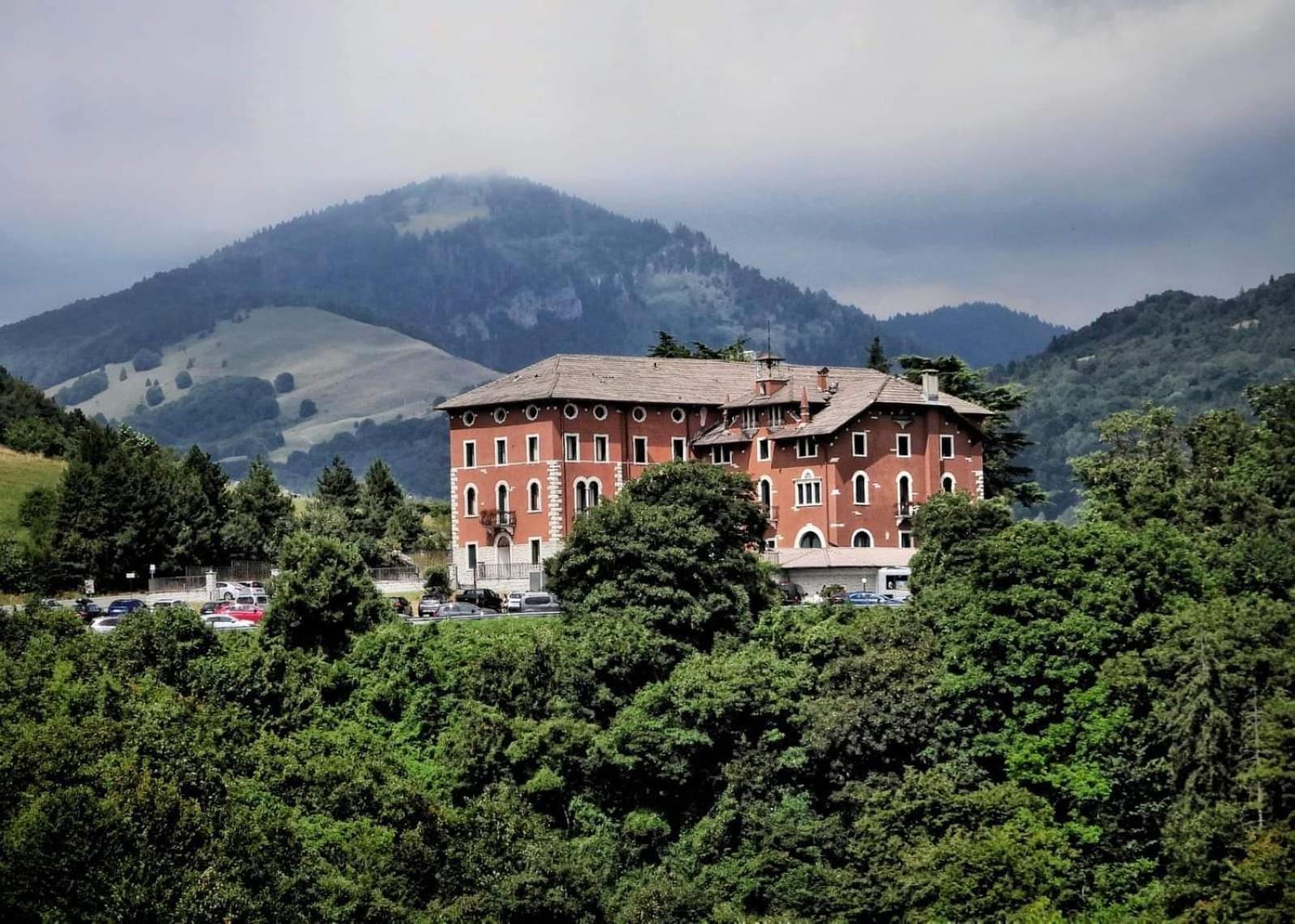 Hotel Stella Alpina Spiazzi Di Caprino 外观 照片