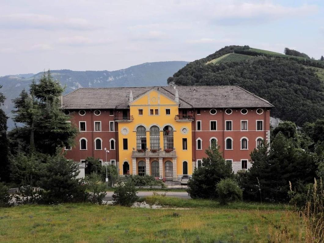 Hotel Stella Alpina Spiazzi Di Caprino 外观 照片